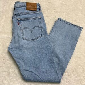 Levi's Women's Blue Distressed Wedgie Straight Jeans Size 28 x 25” Big E
